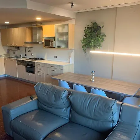 Aparteasy - Bright, Large And In Bcn Apartment *